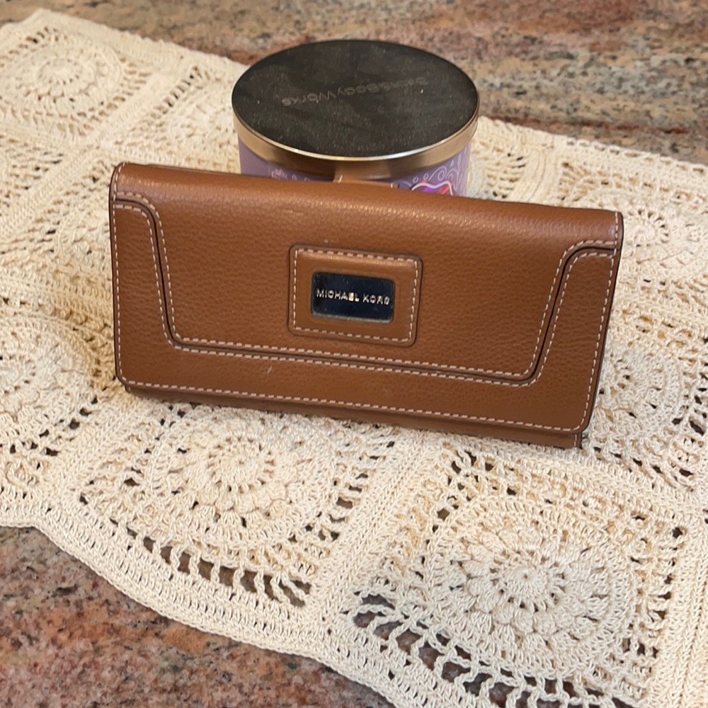 Michael Kors wallet. Great shape.